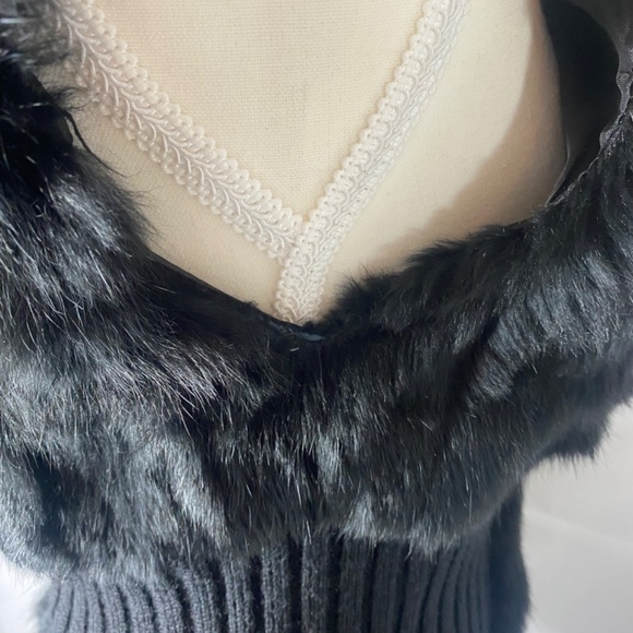 Guess authentic real fur sweater vest size small - Picture 5 of 7